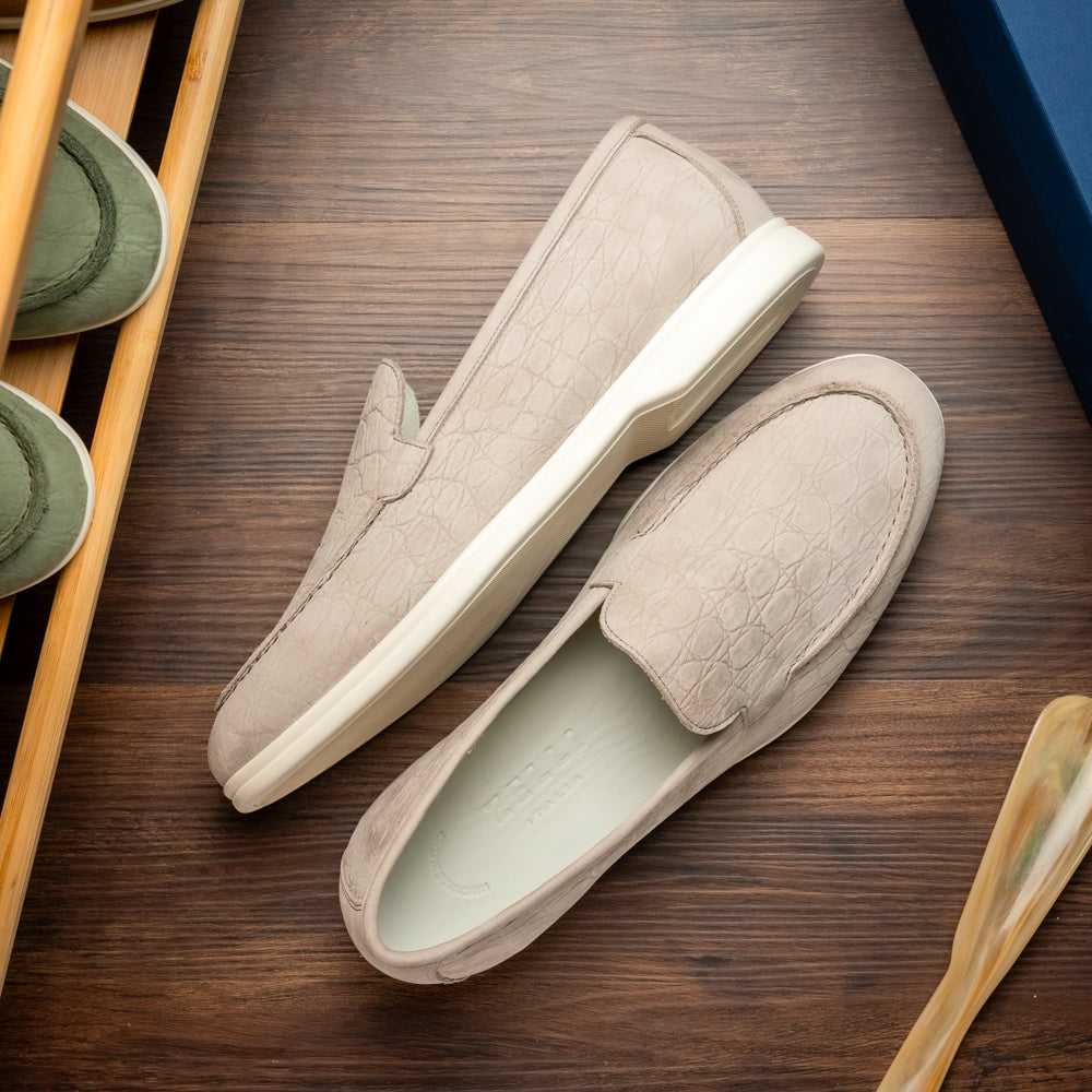 LIVORNO Stampata Crocodile Nubuk Loafer, Bone