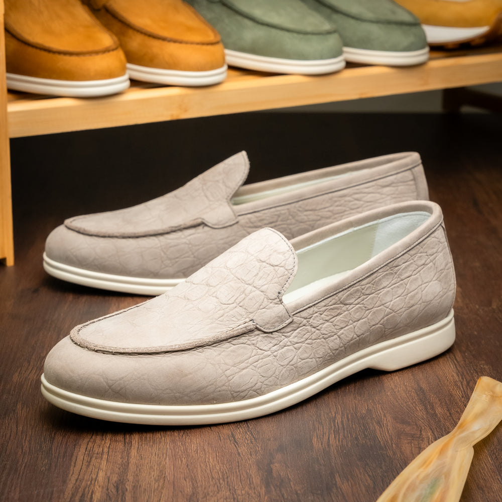 LIVORNO Stampata Crocodile Nubuk Loafer, Bone