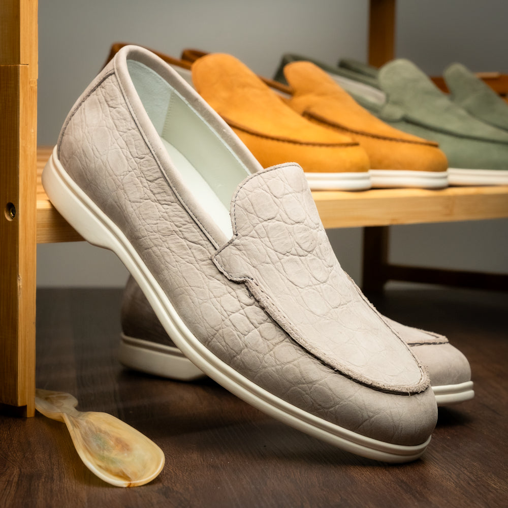 LIVORNO Stampata Crocodile Nubuk Loafer, Bone