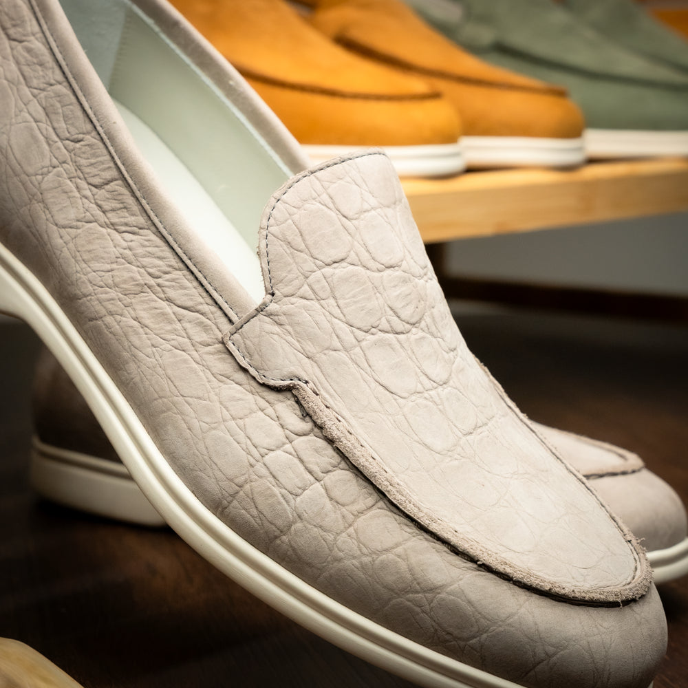 LIVORNO Stampata Crocodile Nubuk Loafer, Bone